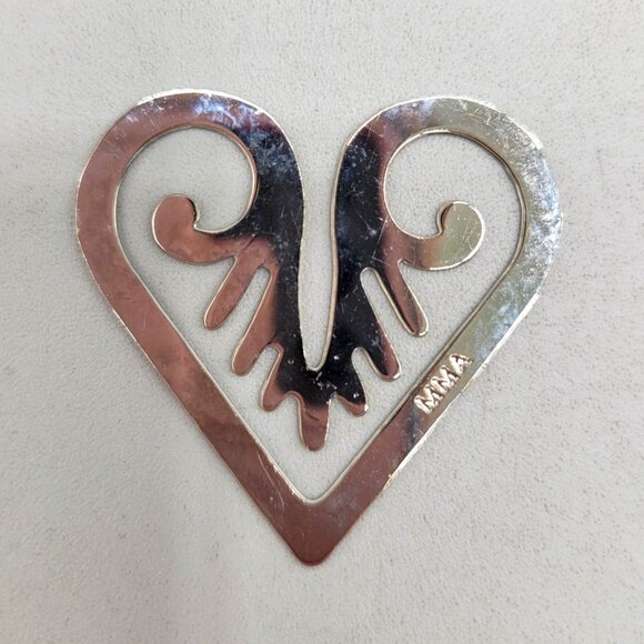 Romanesque Heart Shaped Silvertone Bookmark Elegant Scroll Design MMA Mark - Picture 2 of 3
